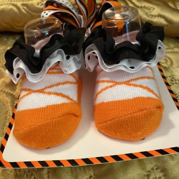 Orange, White, and Black Headwrap and Socks Set - Picture 4 of 4